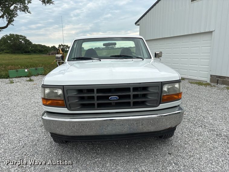 image for item EI5916 1996 Ford F250 pickup truck