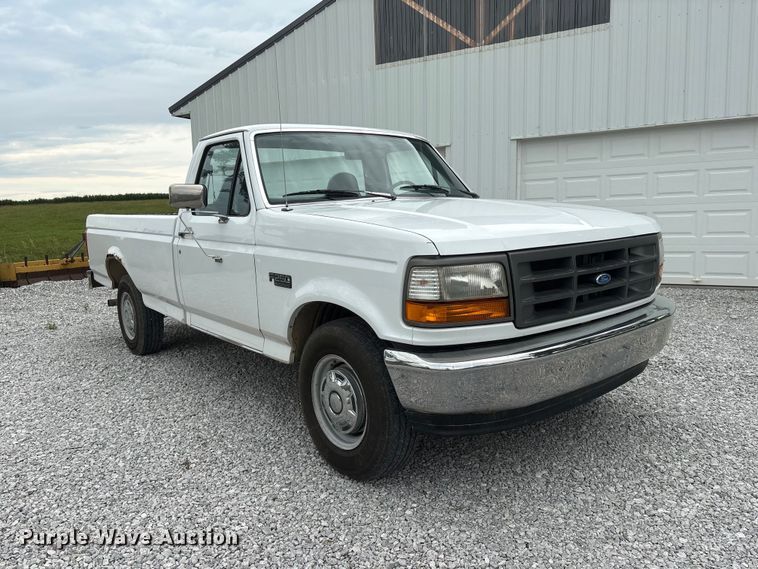 image for item EI5916 1996 Ford F250 pickup truck