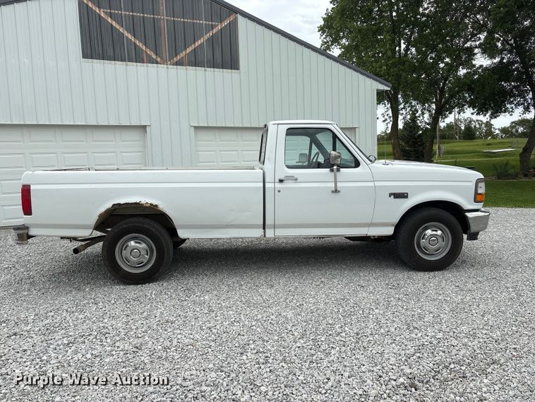 image for item EI5916 1996 Ford F250 pickup truck