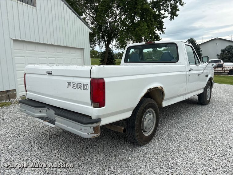 image for item EI5916 1996 Ford F250 pickup truck