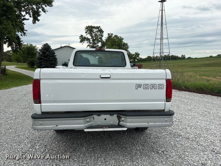 image for item EI5916 1996 Ford F250 pickup truck