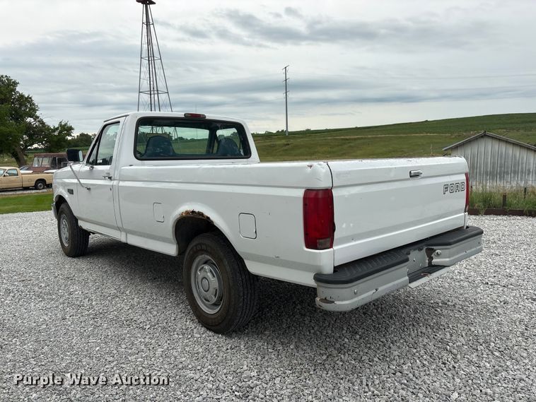 image for item EI5916 1996 Ford F250 pickup truck