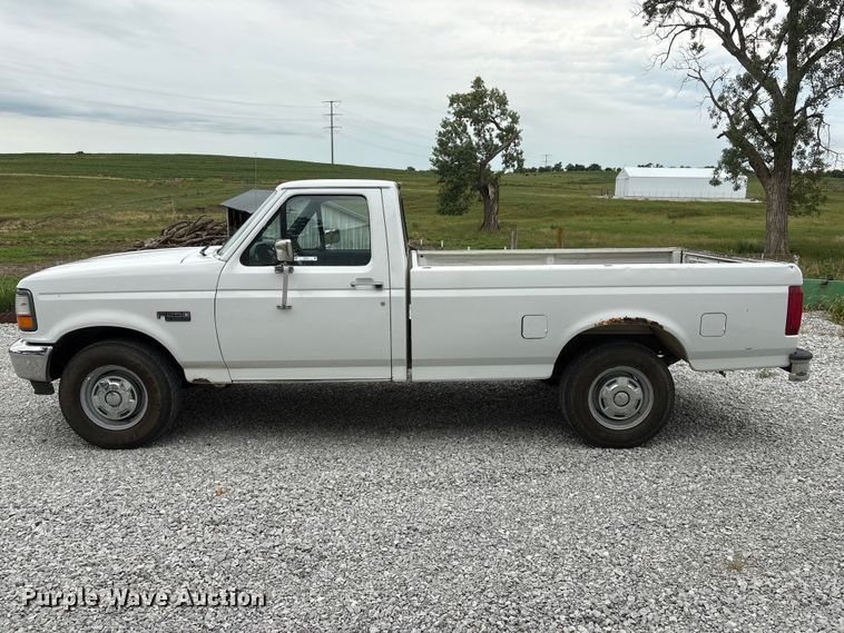 image for item EI5916 1996 Ford F250 pickup truck