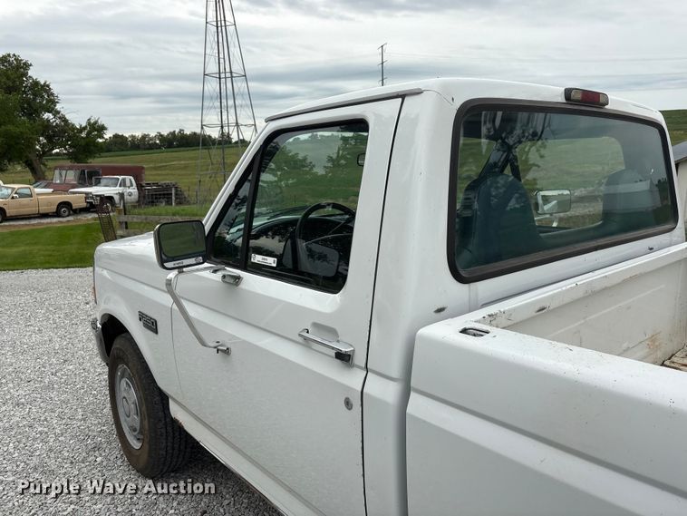 image for item EI5916 1996 Ford F250 pickup truck
