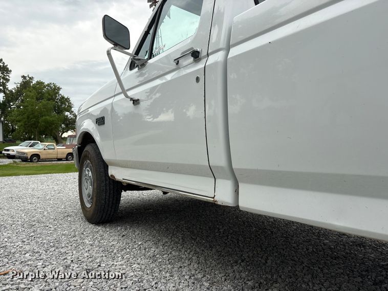 image for item EI5916 1996 Ford F250 pickup truck