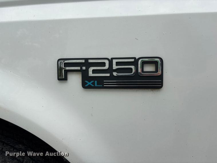 image for item EI5916 1996 Ford F250 pickup truck