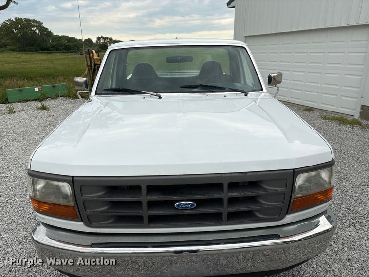 image for item EI5916 1996 Ford F250 pickup truck