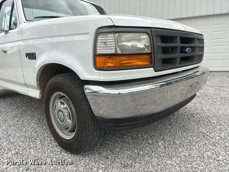 image for item EI5916 1996 Ford F250 pickup truck