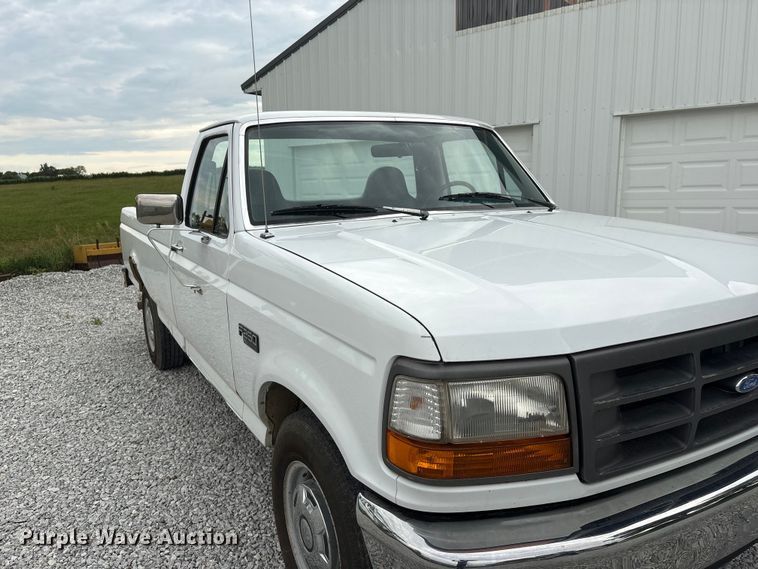 image for item EI5916 1996 Ford F250 pickup truck
