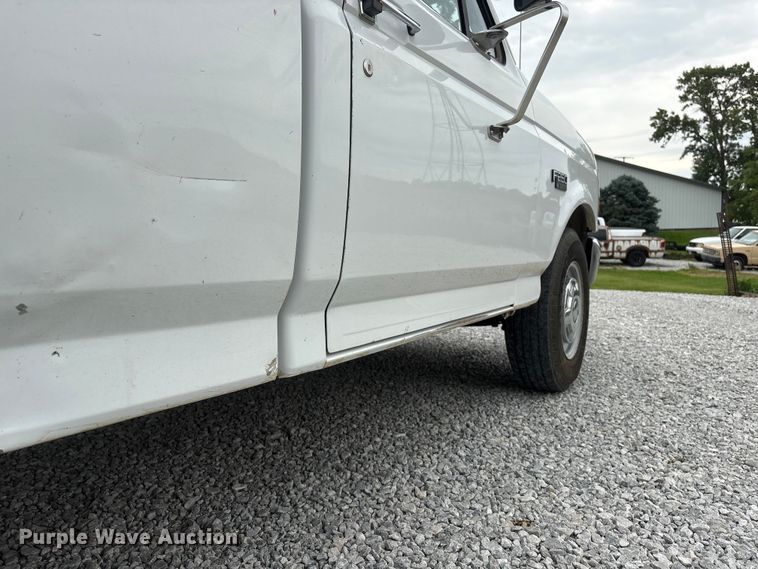 image for item EI5916 1996 Ford F250 pickup truck