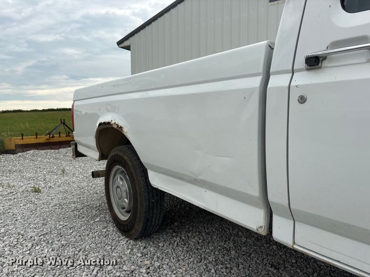 image for item EI5916 1996 Ford F250 pickup truck