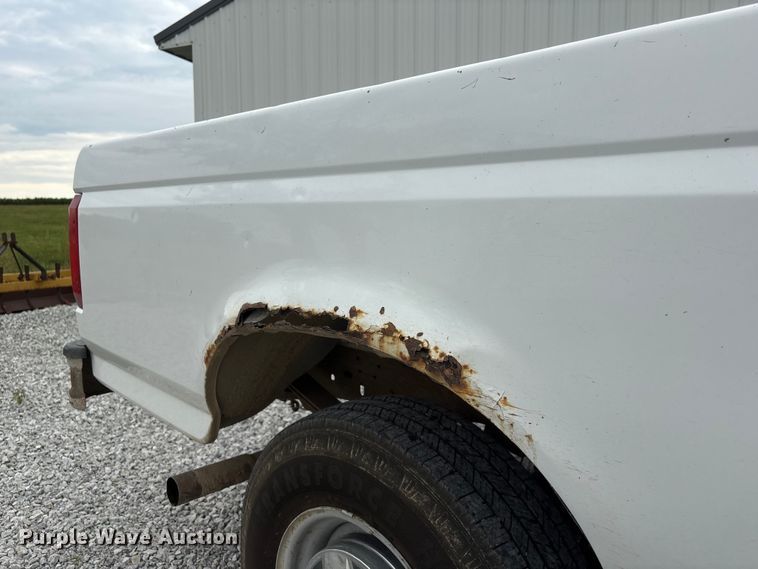 image for item EI5916 1996 Ford F250 pickup truck