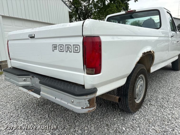 image for item EI5916 1996 Ford F250 pickup truck