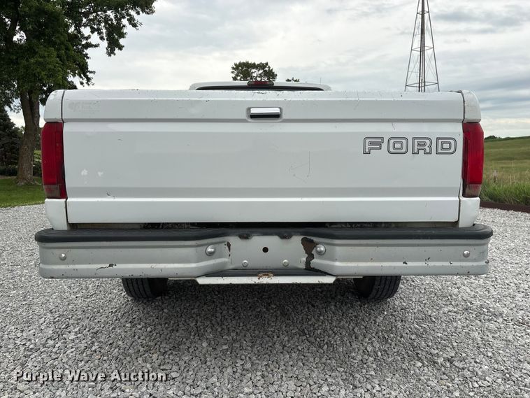 image for item EI5916 1996 Ford F250 pickup truck