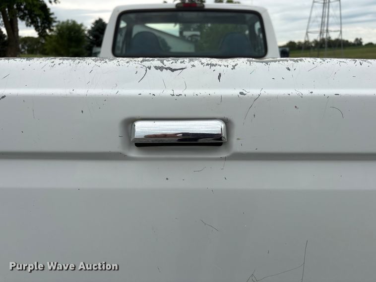 image for item EI5916 1996 Ford F250 pickup truck