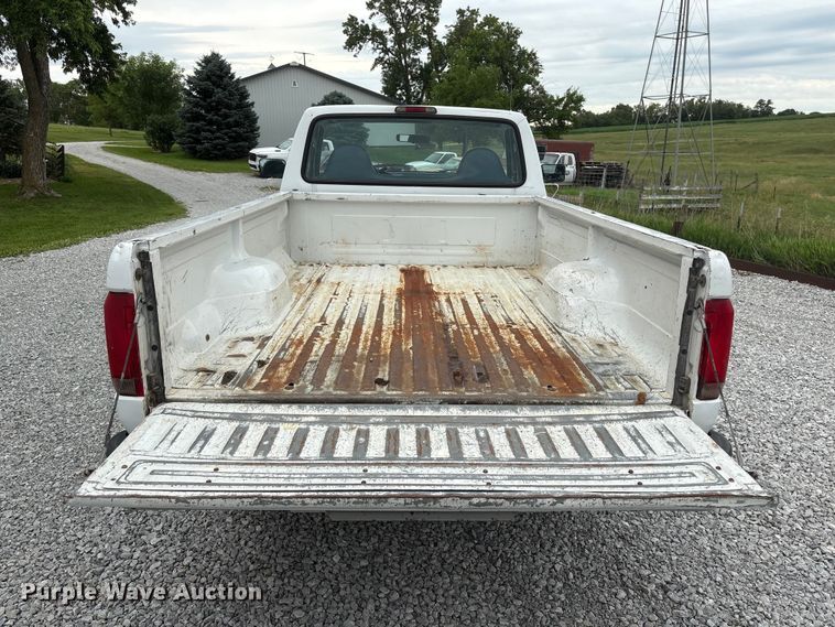 image for item EI5916 1996 Ford F250 pickup truck