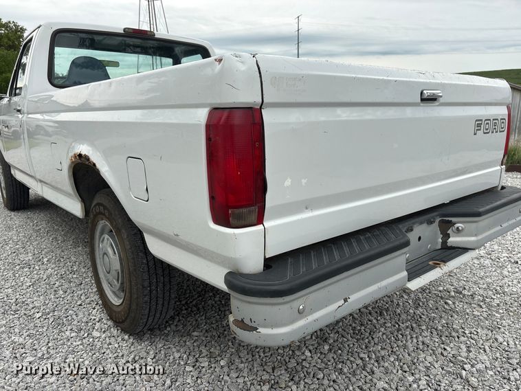 image for item EI5916 1996 Ford F250 pickup truck