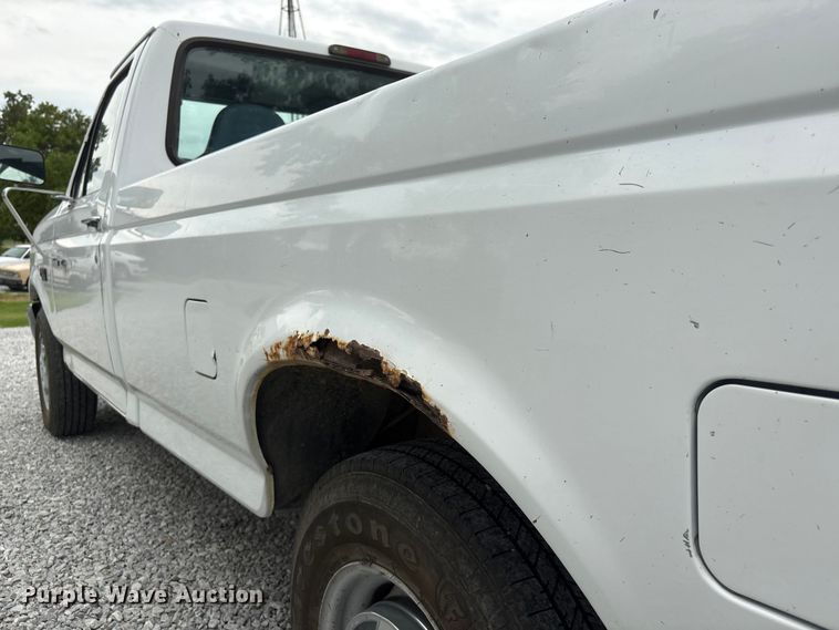 image for item EI5916 1996 Ford F250 pickup truck
