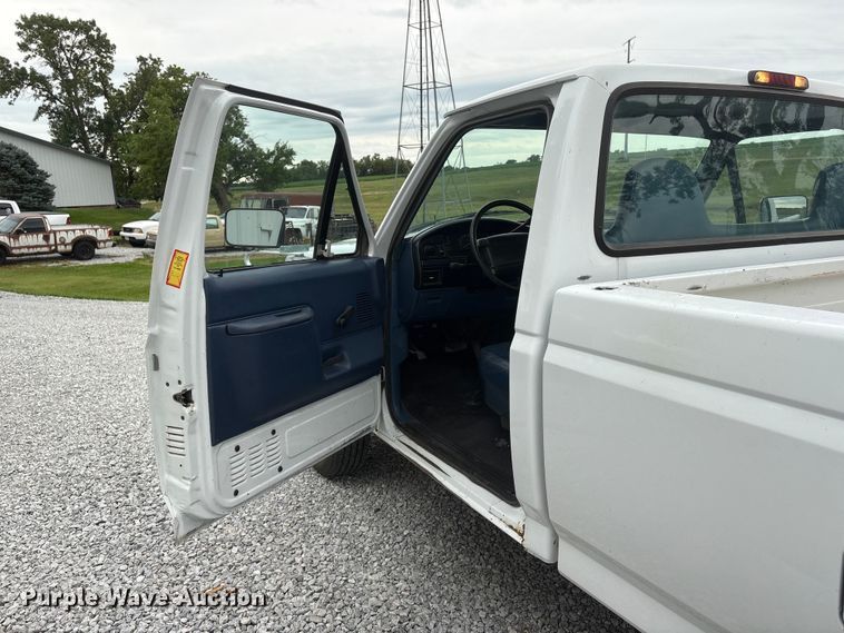 image for item EI5916 1996 Ford F250 pickup truck