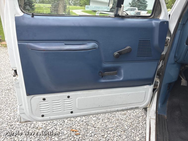 image for item EI5916 1996 Ford F250 pickup truck