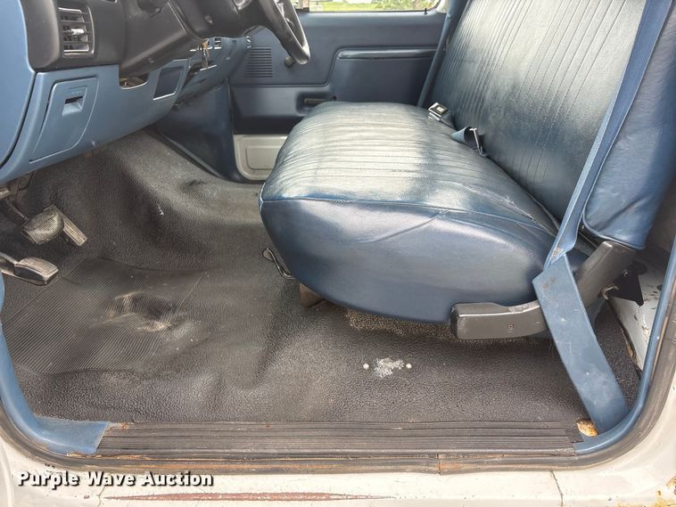 image for item EI5916 1996 Ford F250 pickup truck