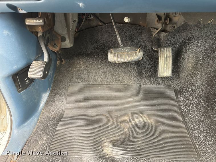 image for item EI5916 1996 Ford F250 pickup truck
