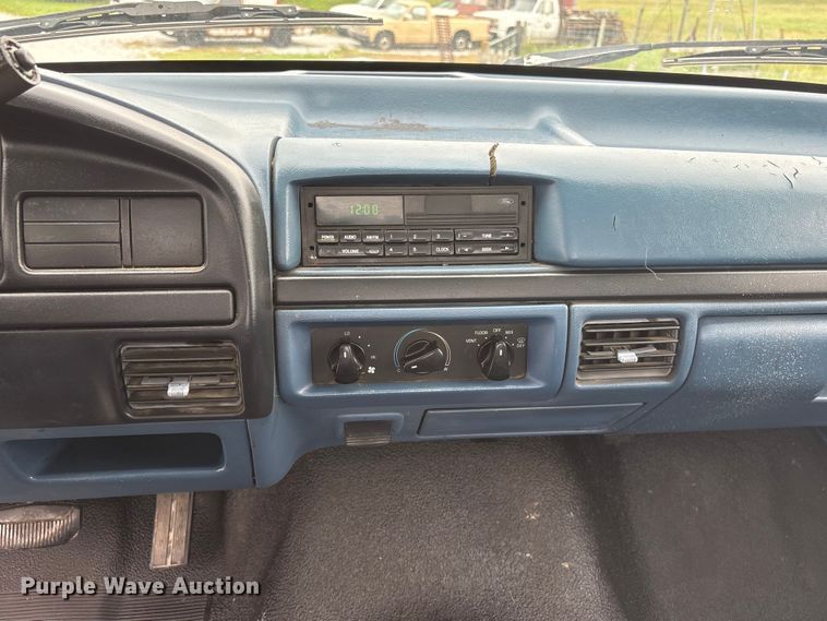 image for item EI5916 1996 Ford F250 pickup truck
