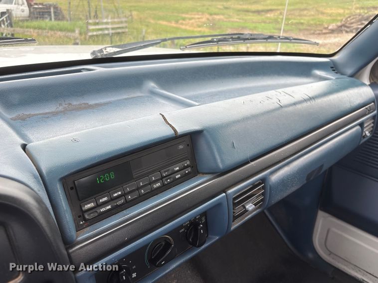image for item EI5916 1996 Ford F250 pickup truck
