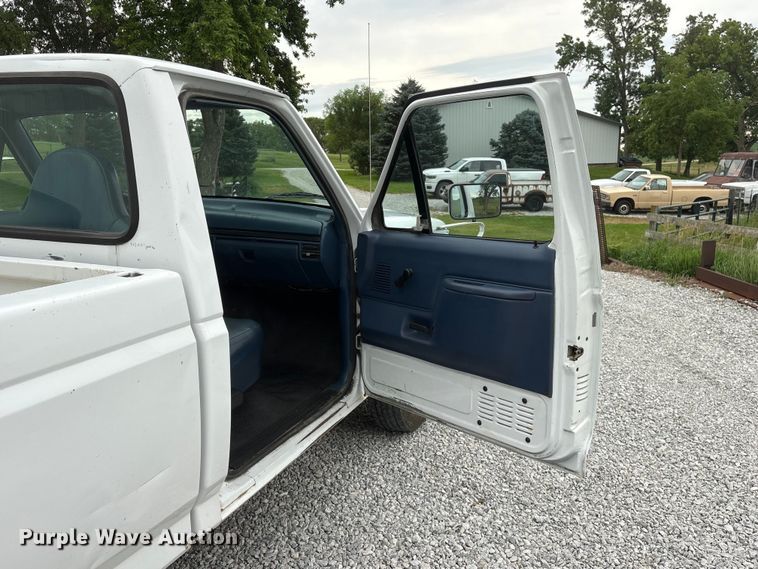 image for item EI5916 1996 Ford F250 pickup truck