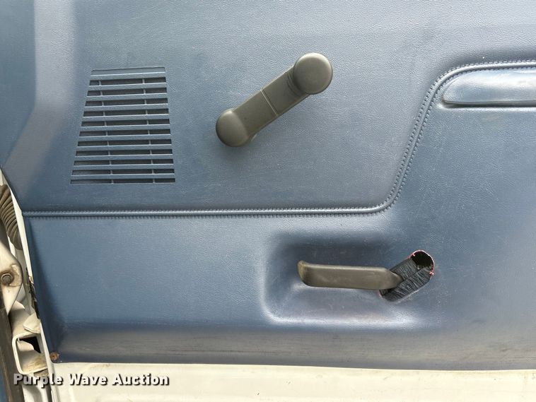 image for item EI5916 1996 Ford F250 pickup truck