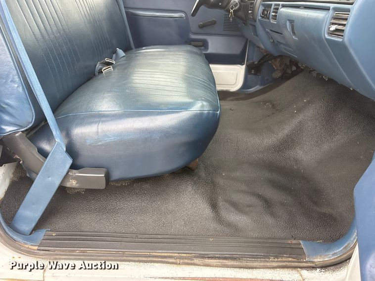 image for item EI5916 1996 Ford F250 pickup truck