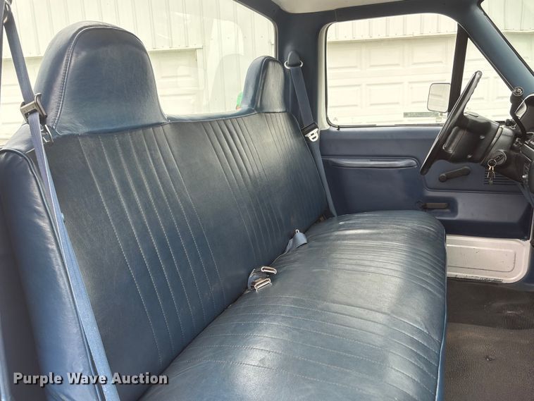 image for item EI5916 1996 Ford F250 pickup truck