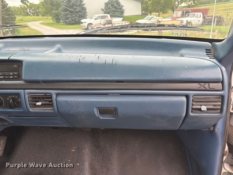 image for item EI5916 1996 Ford F250 pickup truck
