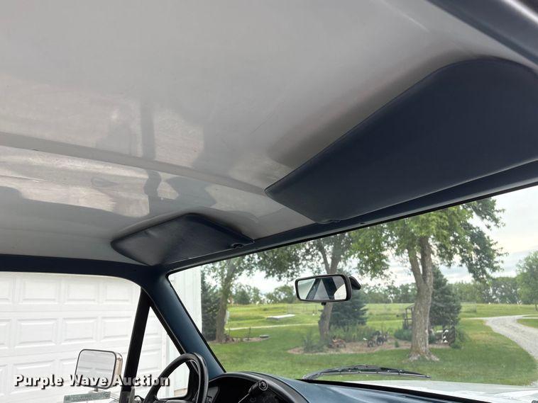 image for item EI5916 1996 Ford F250 pickup truck