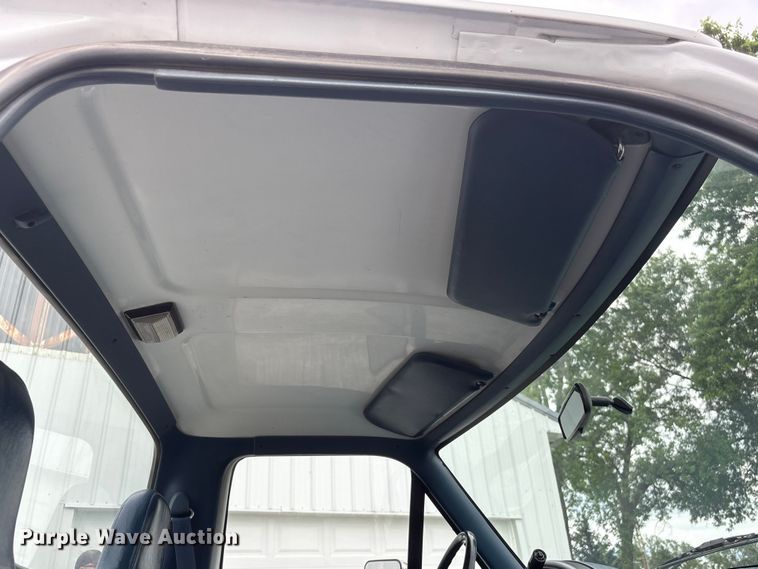 image for item EI5916 1996 Ford F250 pickup truck
