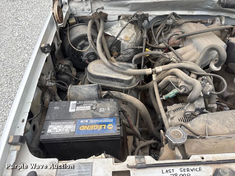 image for item EI5916 1996 Ford F250 pickup truck