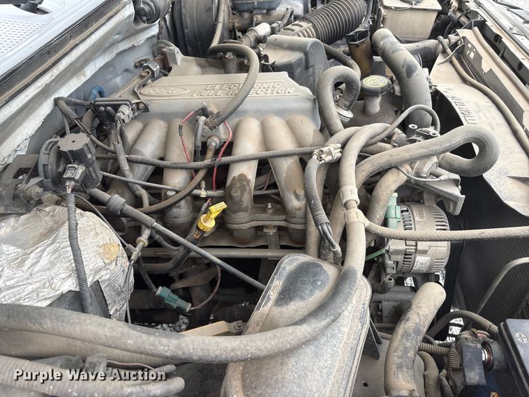 image for item EI5916 1996 Ford F250 pickup truck