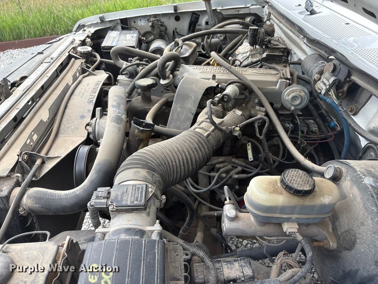 image for item EI5916 1996 Ford F250 pickup truck