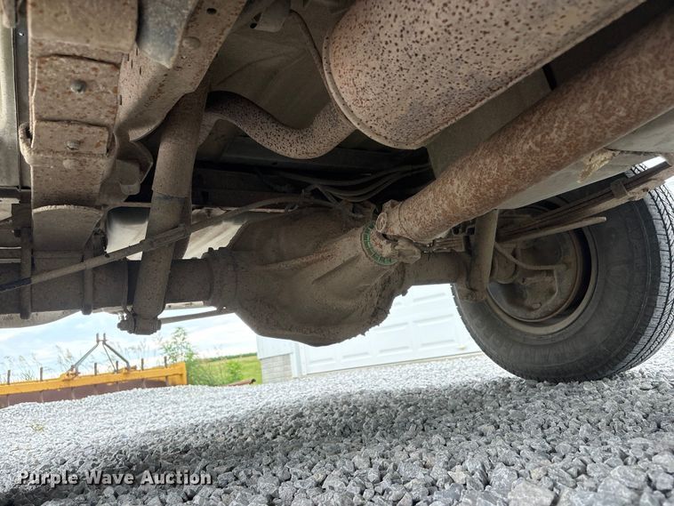 image for item EI5916 1996 Ford F250 pickup truck