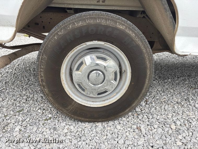 image for item EI5916 1996 Ford F250 pickup truck