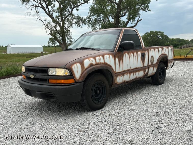 image for item EI5917 2001 Chevrolet S10 pickup truck