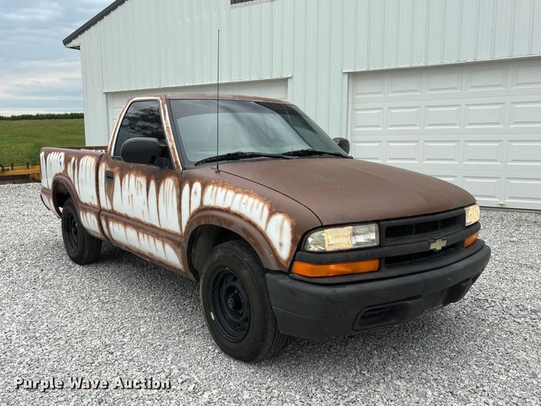 image for item EI5917 2001 Chevrolet S10 pickup truck