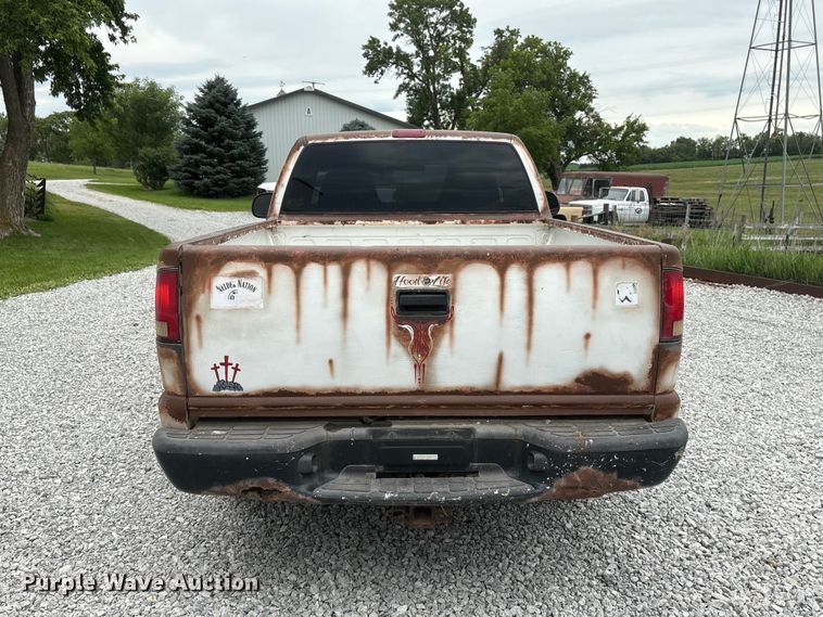 image for item EI5917 2001 Chevrolet S10 pickup truck