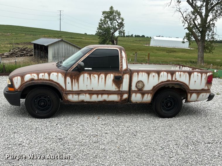 image for item EI5917 2001 Chevrolet S10 pickup truck