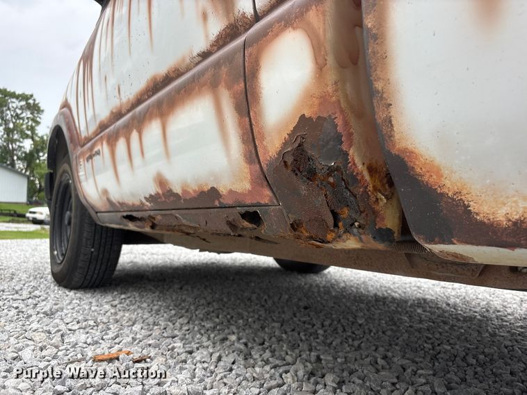 image for item EI5917 2001 Chevrolet S10 pickup truck