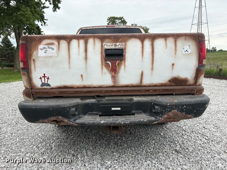 image for item EI5917 2001 Chevrolet S10 pickup truck