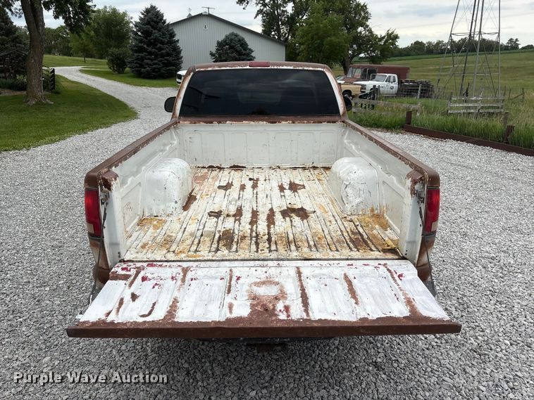 image for item EI5917 2001 Chevrolet S10 pickup truck