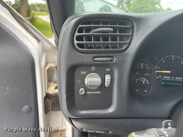 image for item EI5917 2001 Chevrolet S10 pickup truck