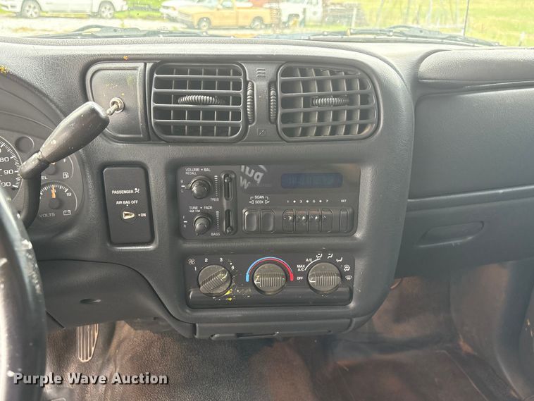 image for item EI5917 2001 Chevrolet S10 pickup truck