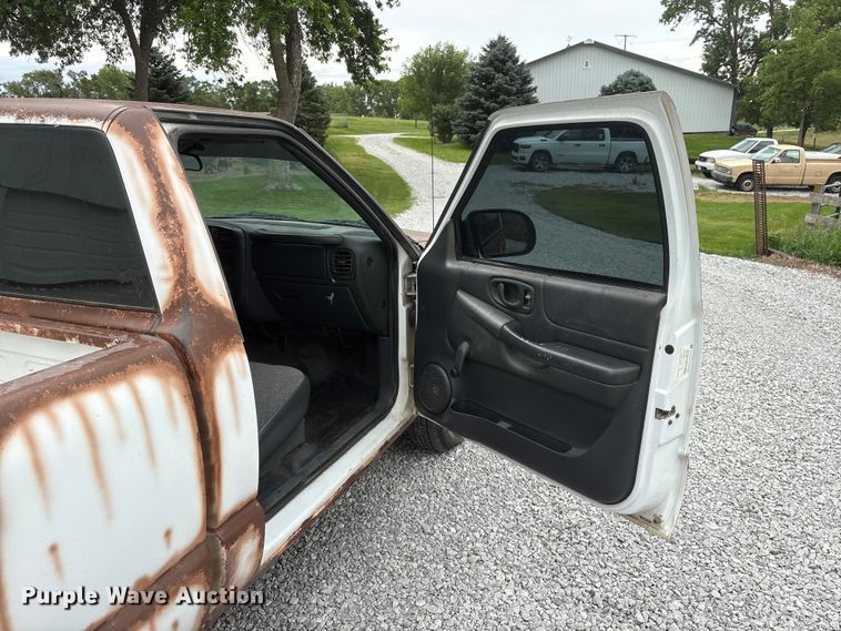 image for item EI5917 2001 Chevrolet S10 pickup truck